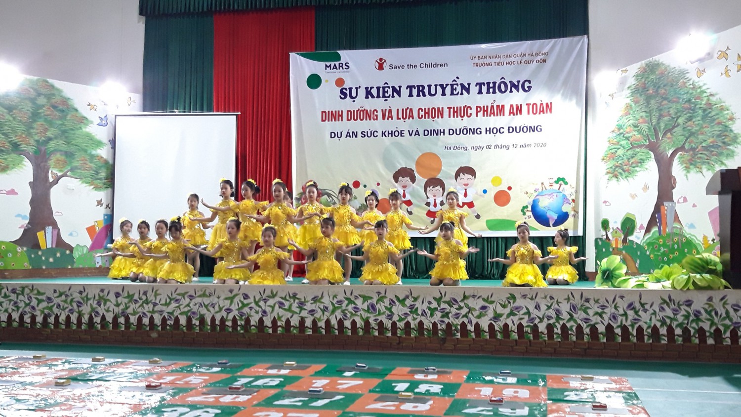 Sức khỏe và dinh dưỡng học đường chủ đề: "Dinh dưỡng" và "Lựa chọn thực phẩm an toàn".