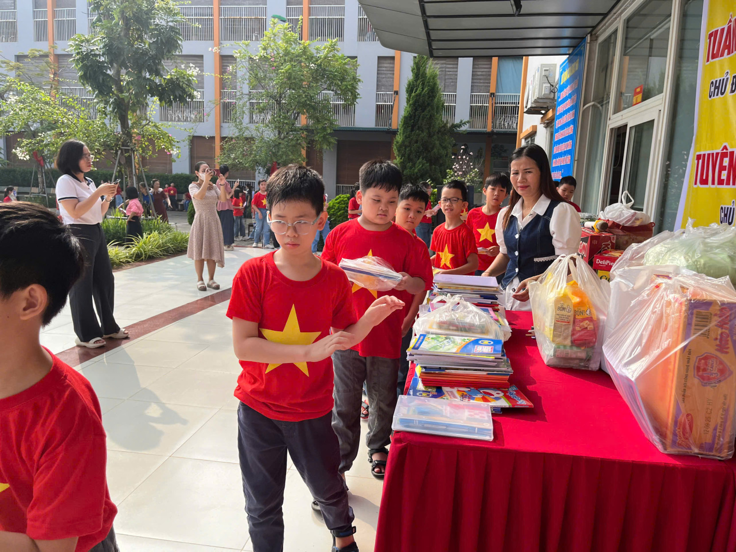 TRƯỜNG TIỂU HỌC LÊ QUÝ ĐÔN HƯỚNG VỀ BẮC NINH – CHUNG TAY GIÚP ĐỠ ĐỒNG BÀO SAU BÃO LŨ