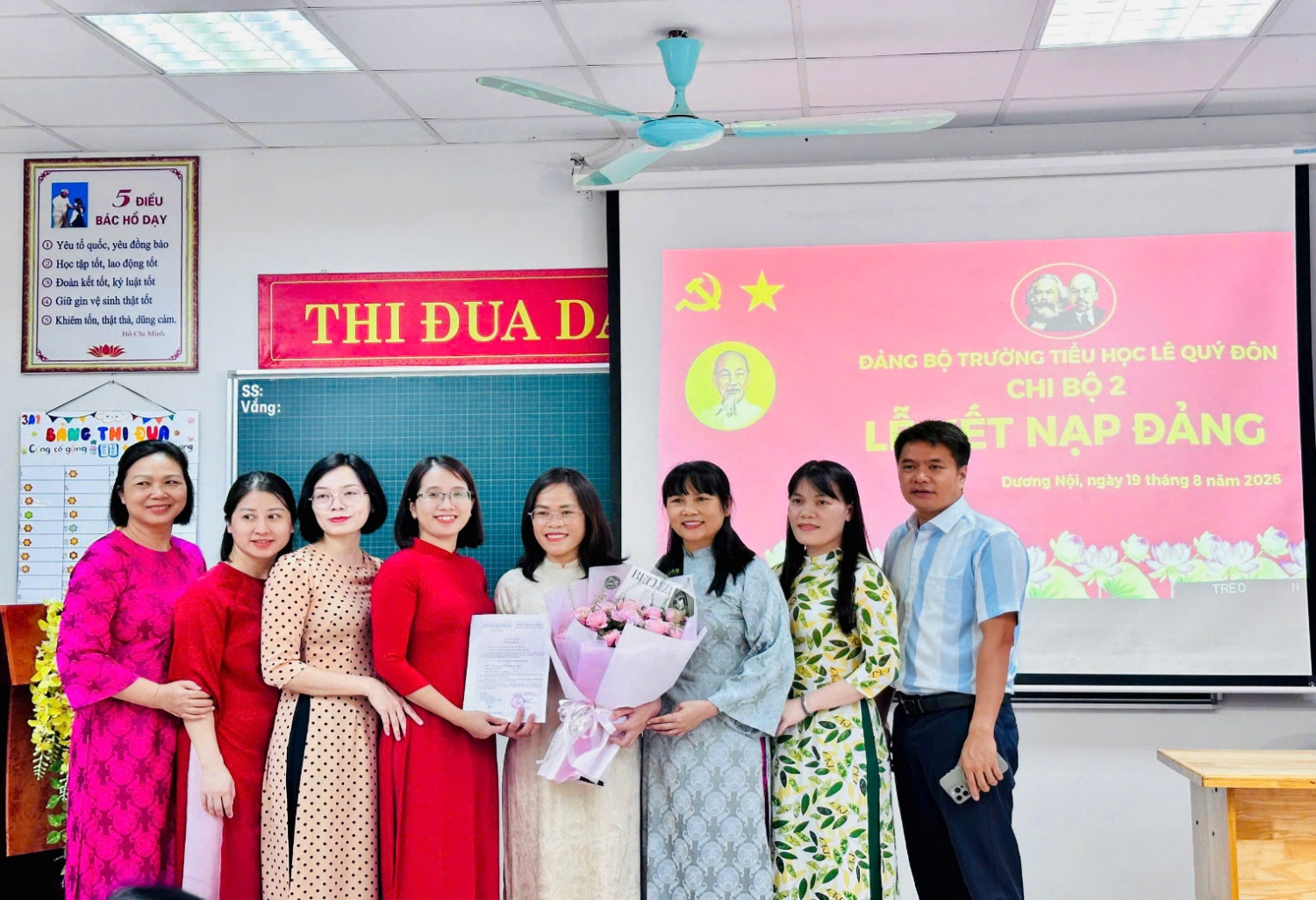 LỄ KẾT NẠP ĐẢNG VIÊN VÀ  TRAO QUYẾT ĐỊNH CÔNG NHẬN ĐẢNG VIÊN CHÍNH THỨC